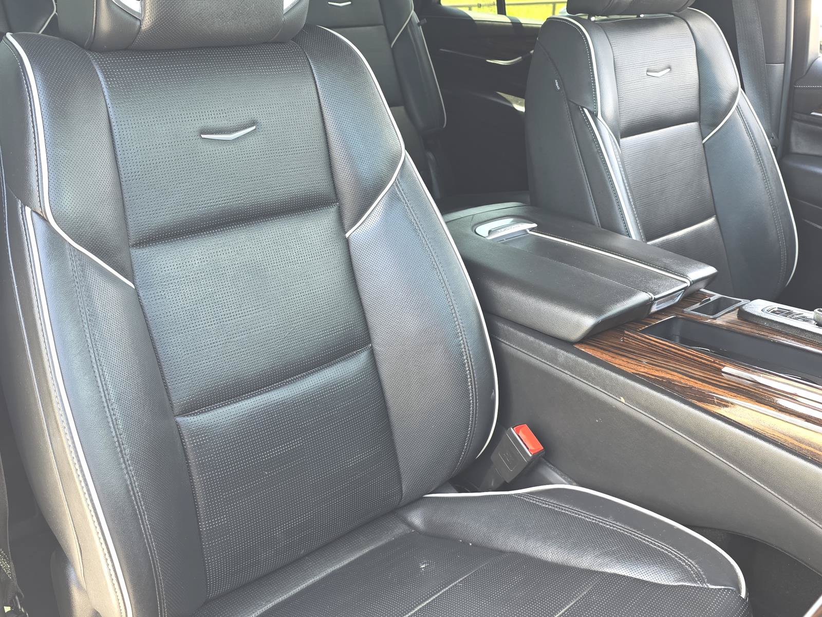 Used 2023 Cadillac Escalade Premium Luxury RWD image 24