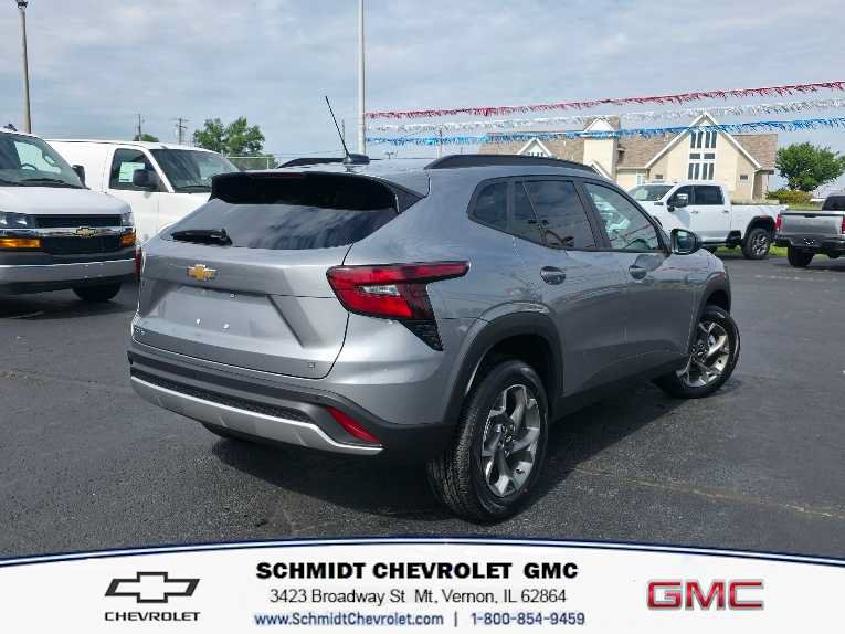 New 2026 Chevrolet Trax LT w/ Driver Confidence Package FWD image 5