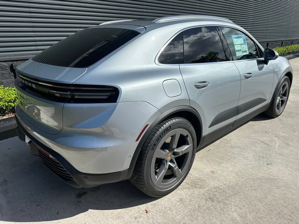 Used 2026 Porsche Macan Electric RWD image 9
