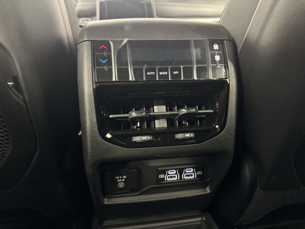 New 2024 Jeep Grand Cherokee L Altitude image 14