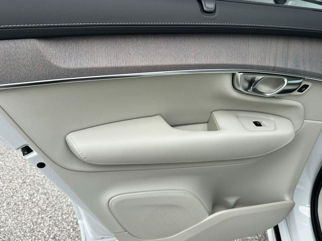 New 2026 Volvo XC90 T8 Ultra w/ Protection Package Premier AWD/4WD image 25