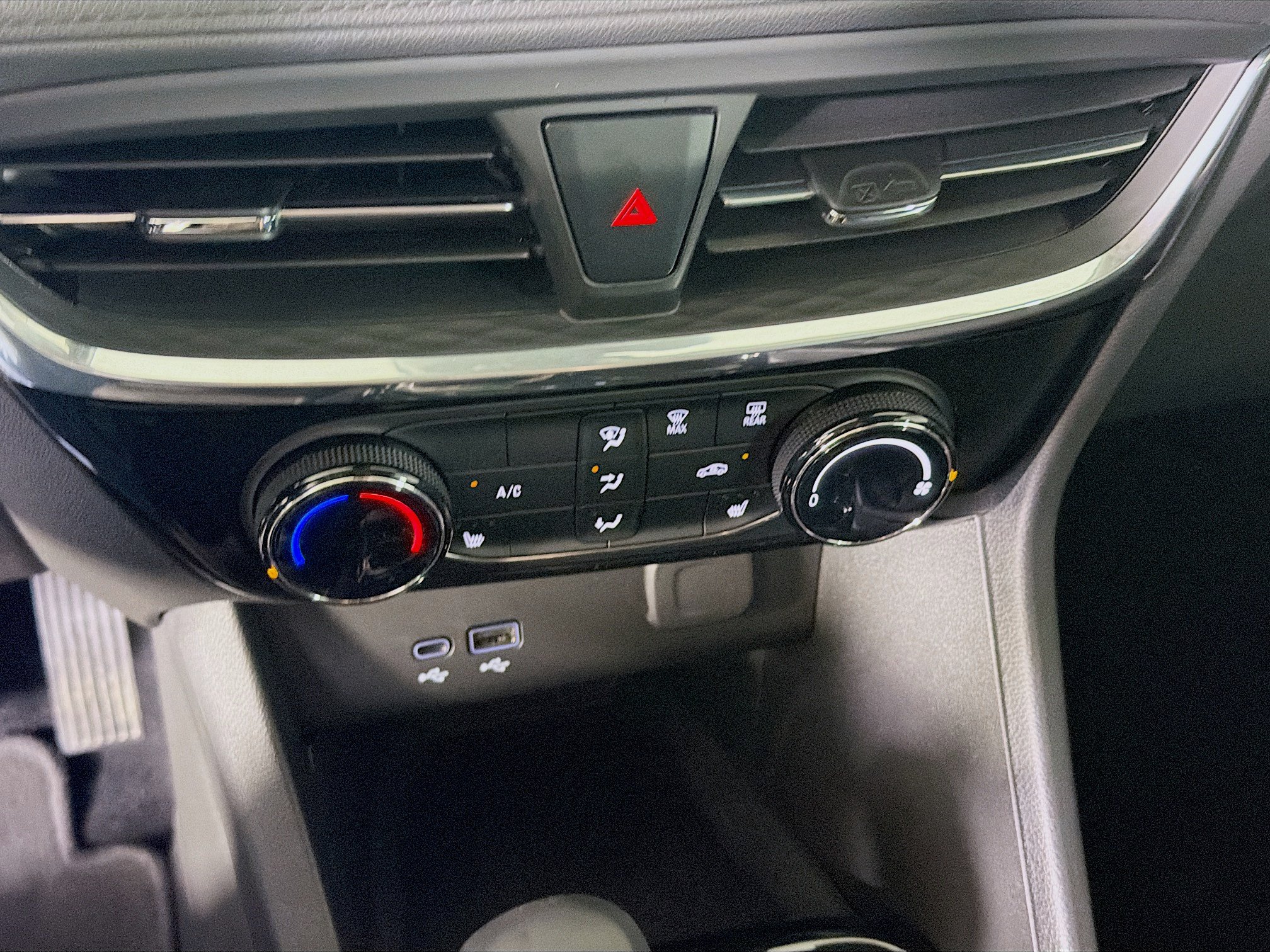 Used 2026 Buick Encore GX Sport Touring w/ Comfort Package FWD image 24