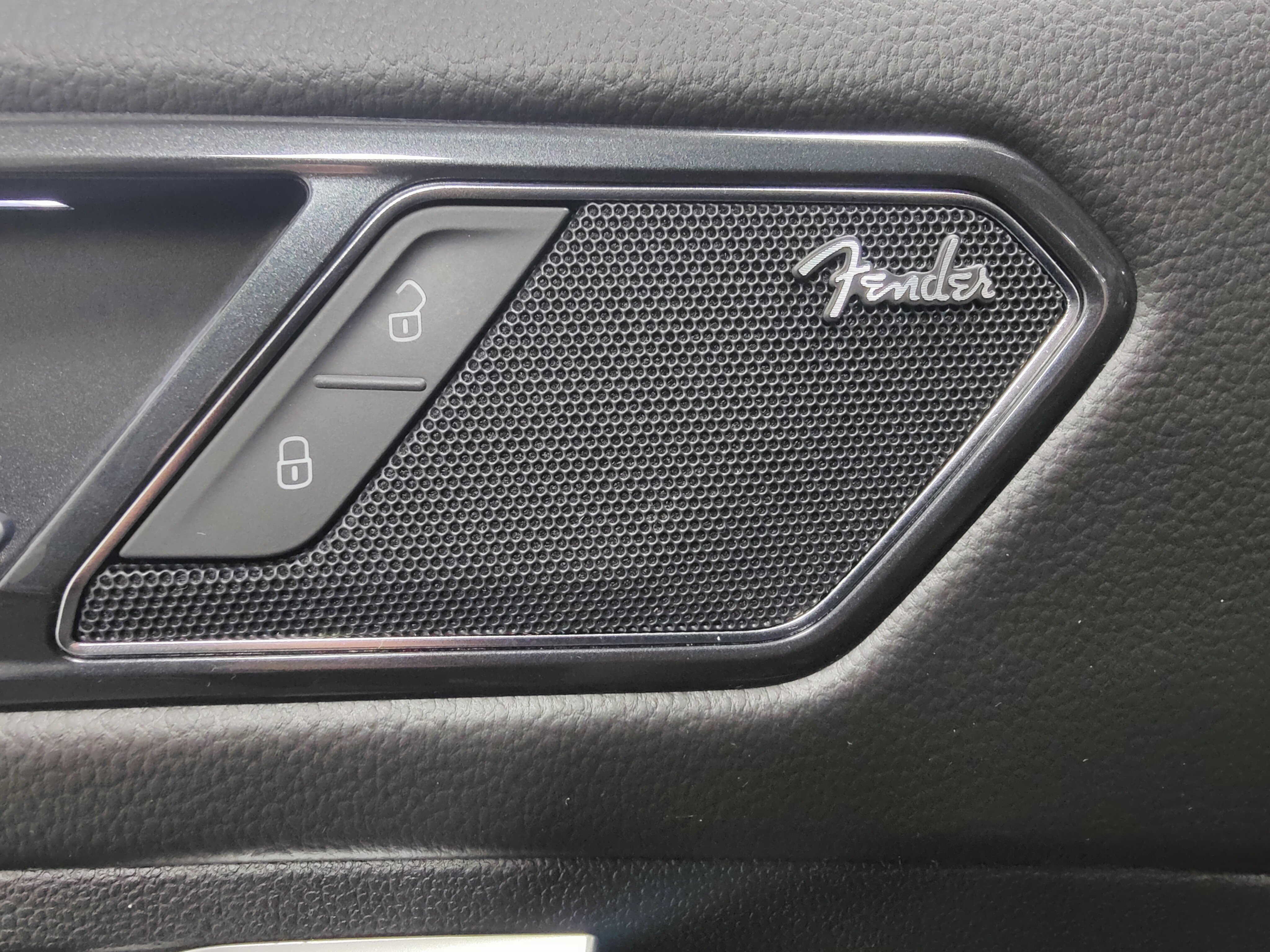 Used 2024 Volkswagen Tiguan SEL R-Line image 8