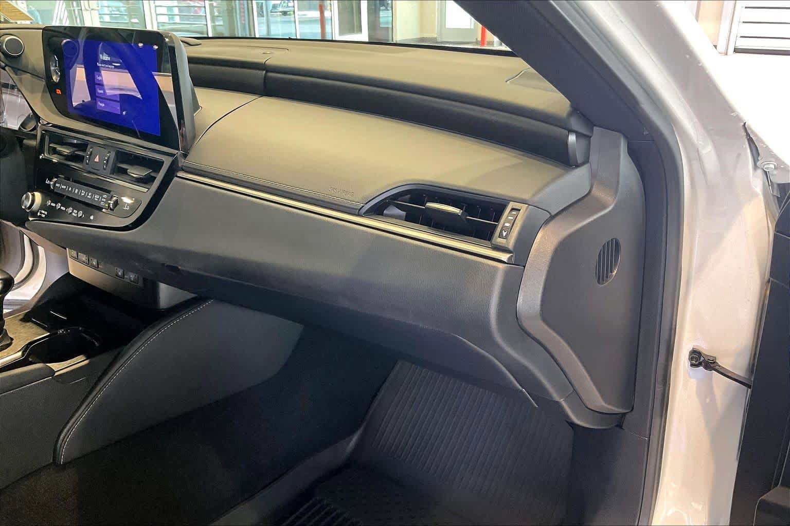 Used 2025 Lexus ES 300h F Sport w/ Accessory Package (Z1) FWD image 18