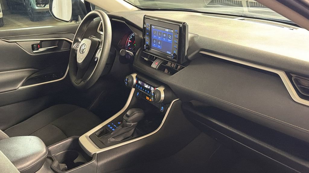 Used 2021 Toyota RAV4 XLE w/ Convenience Package image 11