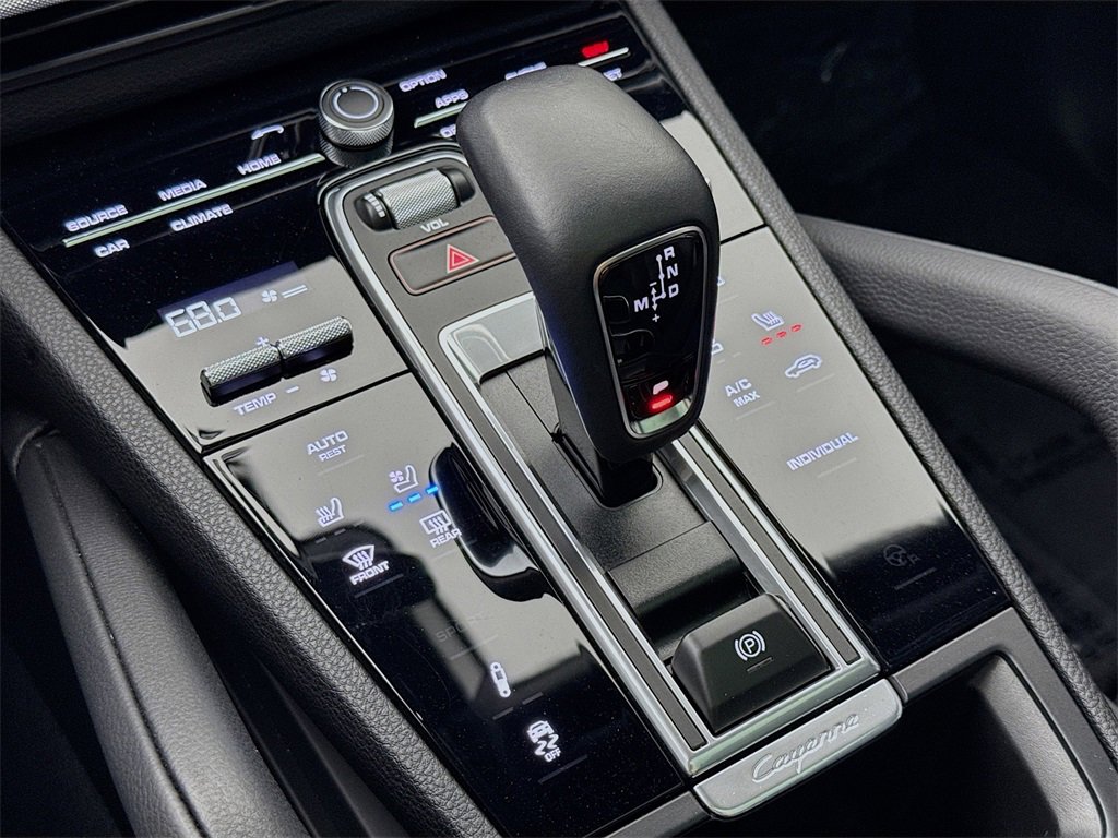 Used 2022 Porsche Cayenne Platinum Edition image 22