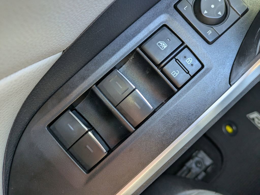 Used 2022 Toyota RAV4 XLE w/ Convenience Package image 24