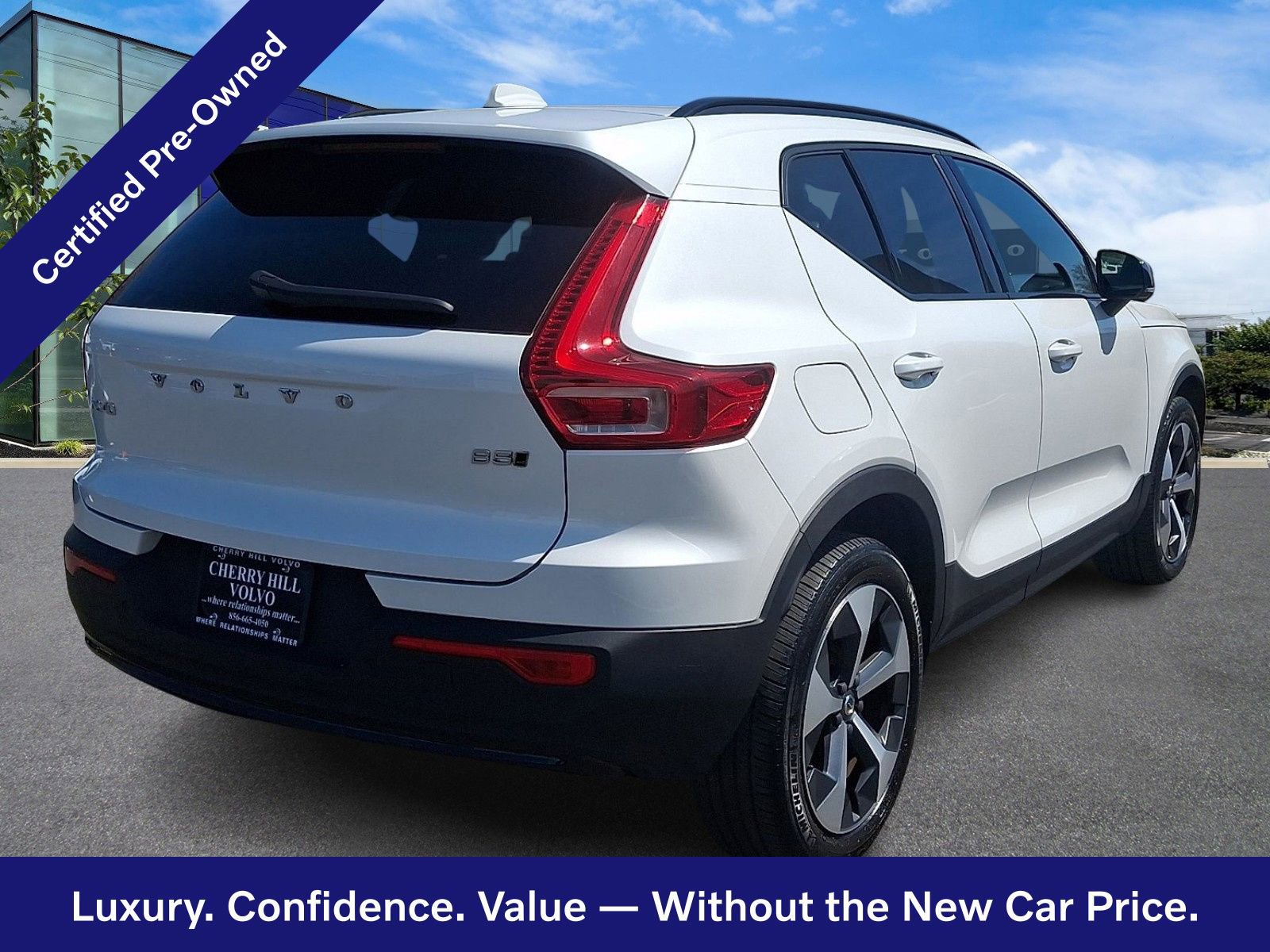 Certified 2023 Volvo XC40 B5 Plus w/ Climate Package image 7