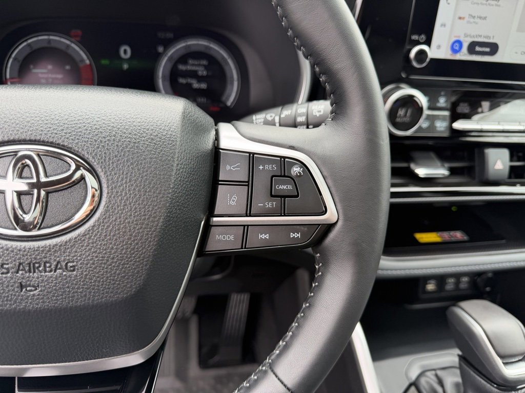 Used 2025 Toyota Highlander XSE image 18
