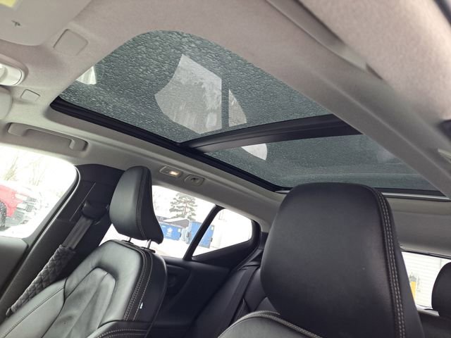 Used 2023 Volvo XC40 B5 Ultimate w/ Protection Package Premier image 6