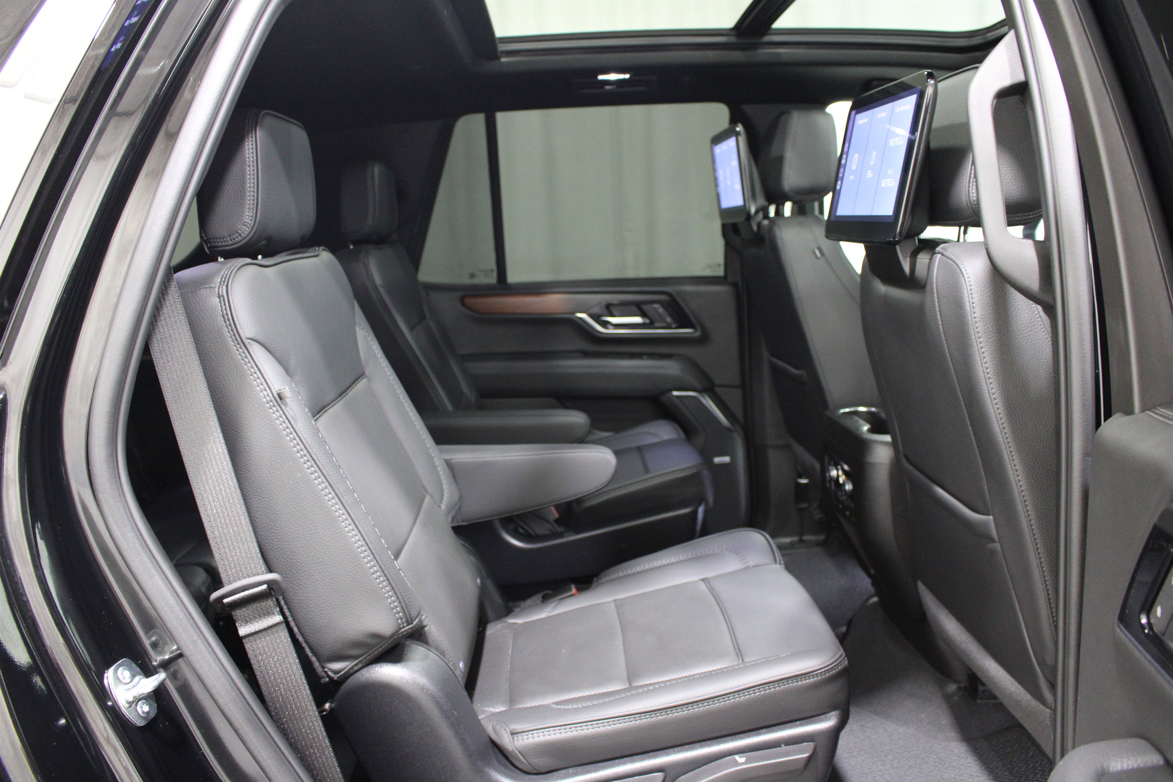 Used 2025 GMC Yukon Denali w/ Denali Reserve Package image 27