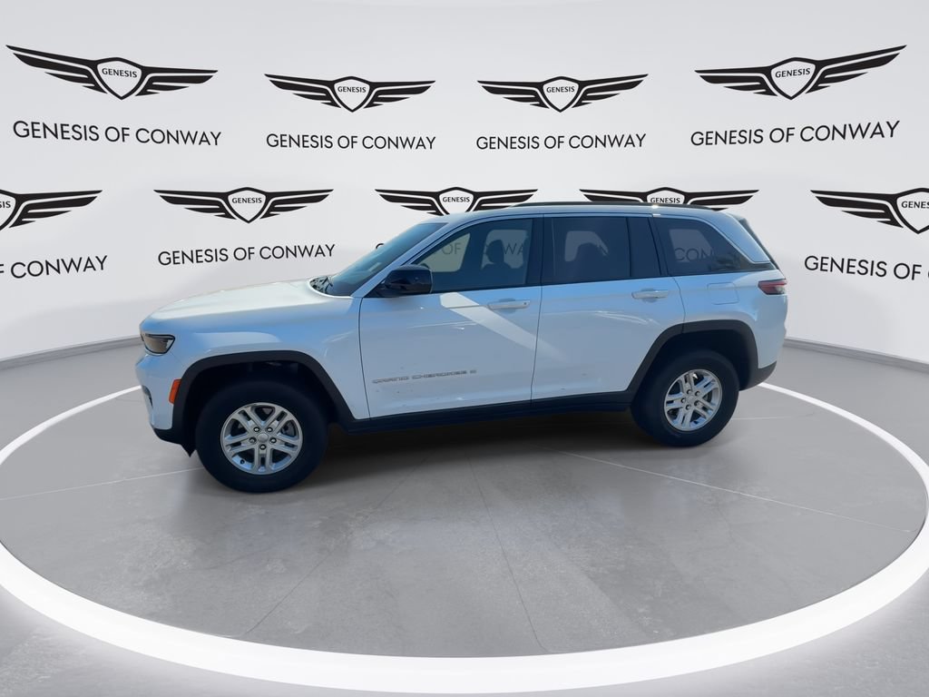 Used 2025 Jeep Grand Cherokee Laredo AWD/4WD image 5