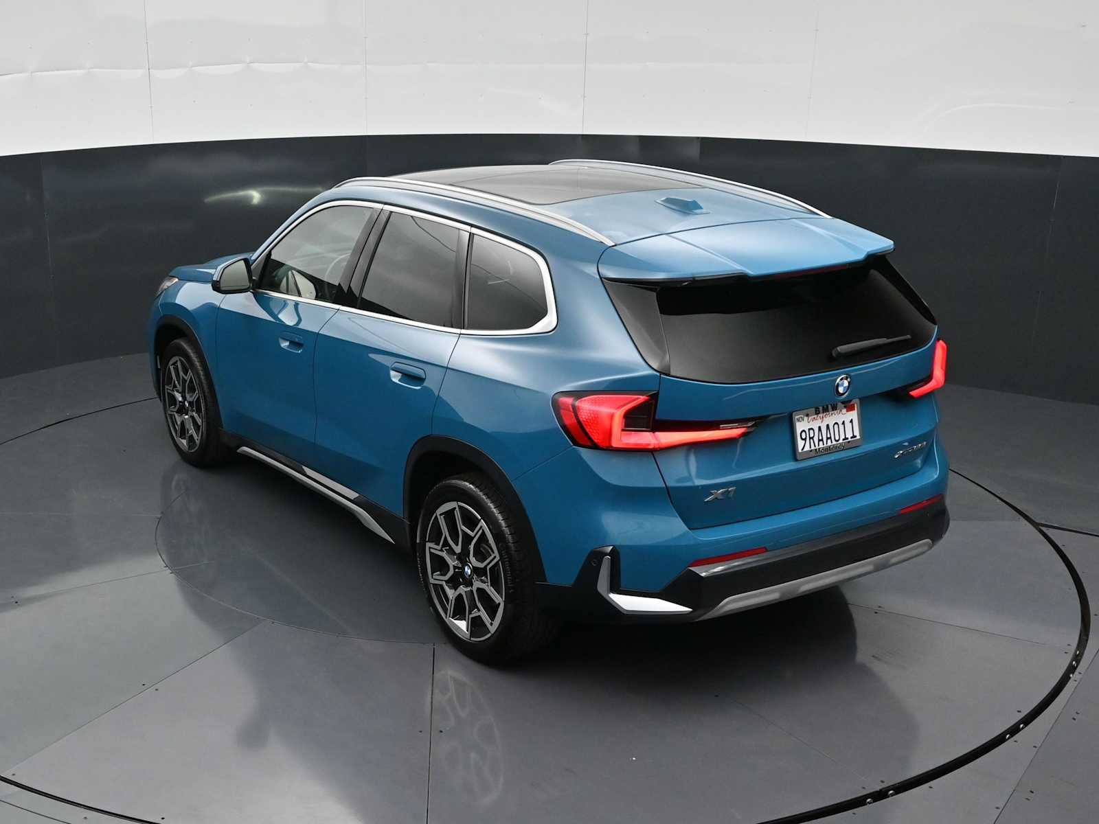 Used 2025 BMW X1 xDrive28i w/ Technology Package AWD/4WD image 23
