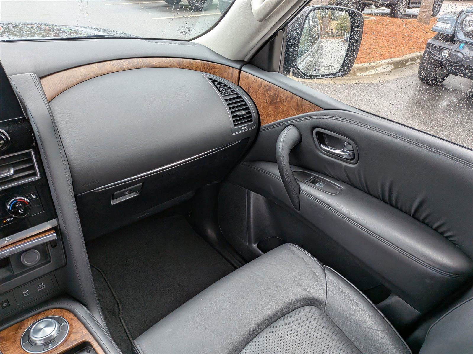 Used 2024 Nissan Armada SL w/ Captain's Chairs Package image 17
