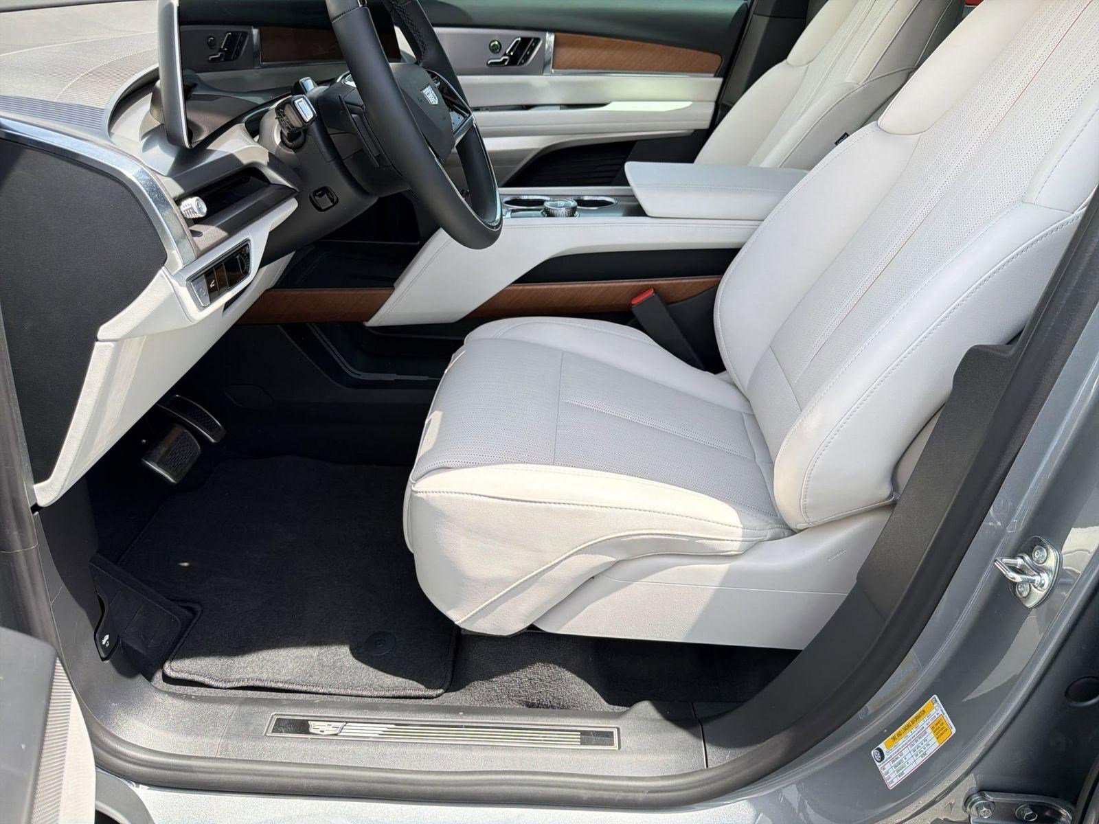 Certified 2023 Cadillac CT5 Premium Luxury RWD image 4