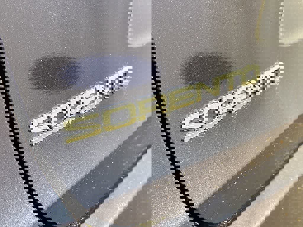 Used 2016 Kia Sorento LX image 7