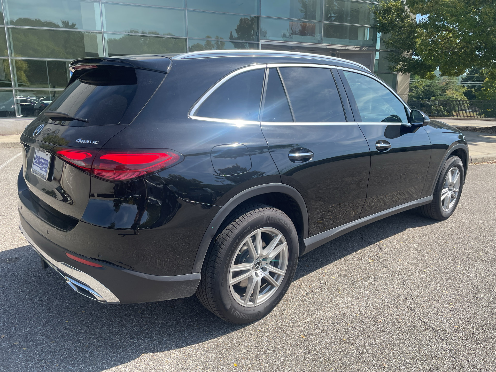Used 2025 Mercedes-Benz GLC 300 4MATIC image 4