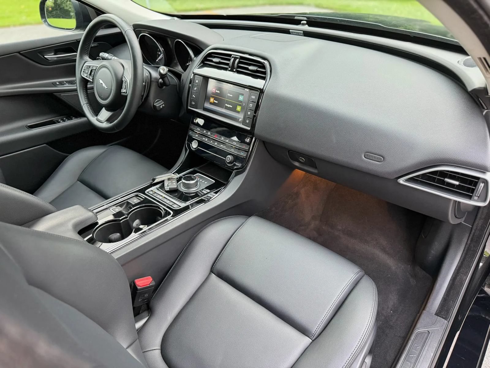 Used 2017 Jaguar XE Premium AWD/4WD image 41