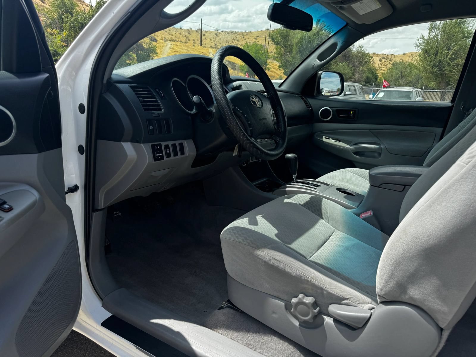 Used 2011 Toyota Tacoma PreRunner w/ SR5 Pkg #2 RWD image 11
