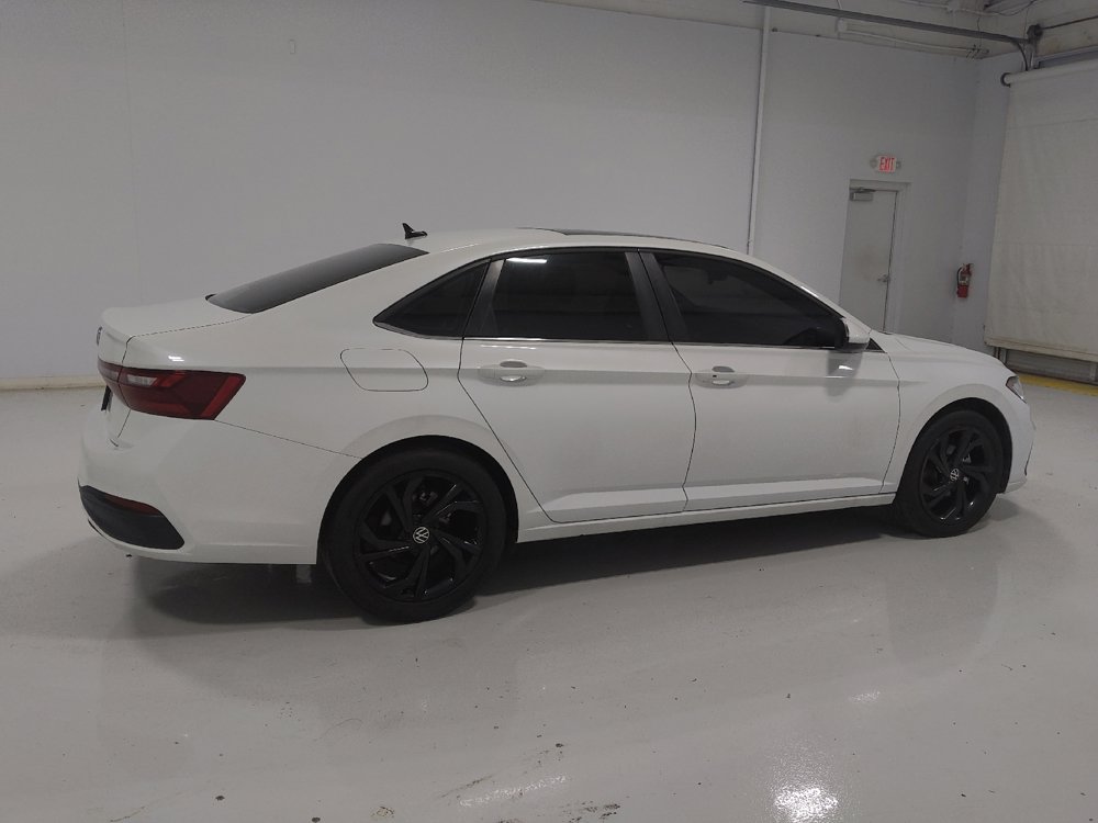 Used 2025 Volkswagen Jetta SE FWD image 10