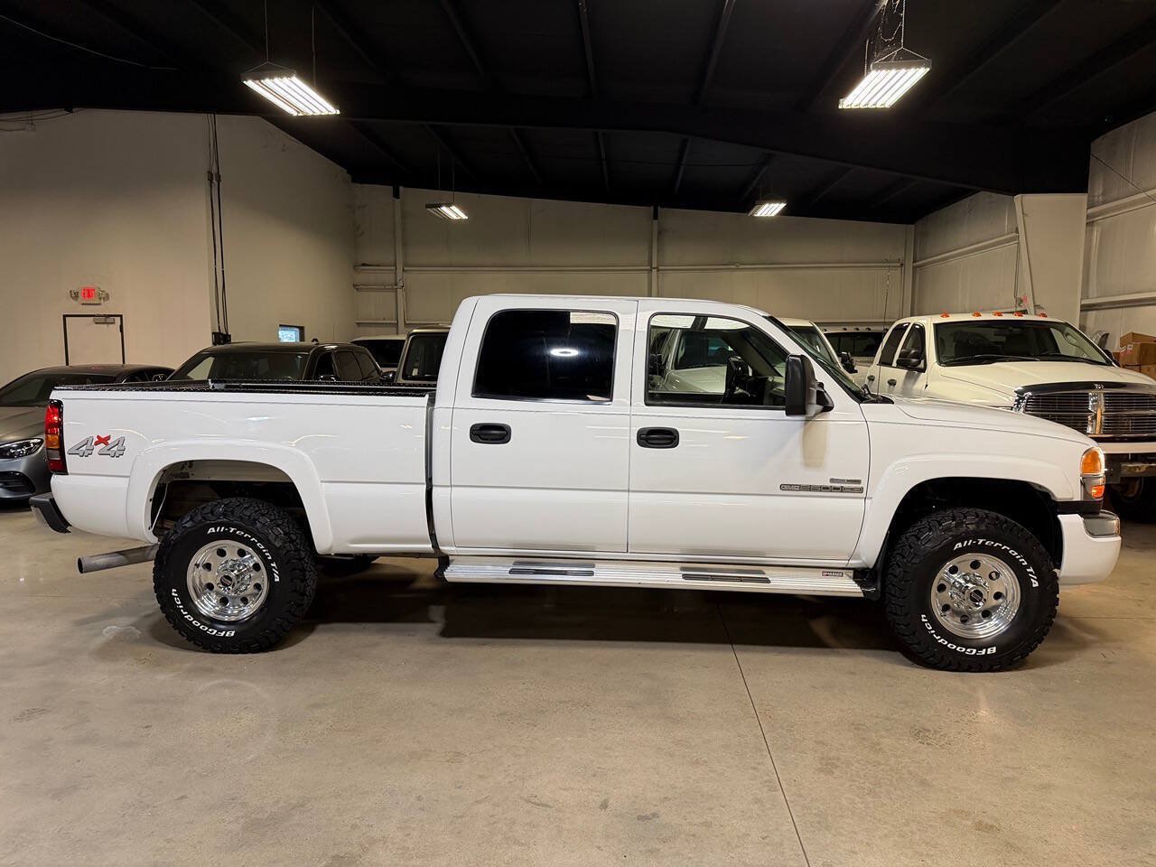 Used 2006 GMC Sierra 2500 SLE w/ Heavy-Duty Power Package AWD/4WD image 14