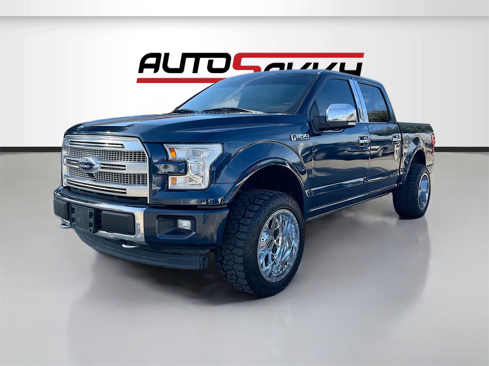 Used 2017 Ford F150 Platinum w/ Equipment Group 701A Luxury image 3