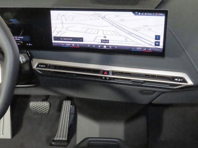 Used 2026 BMW iX xDrive60 image 25