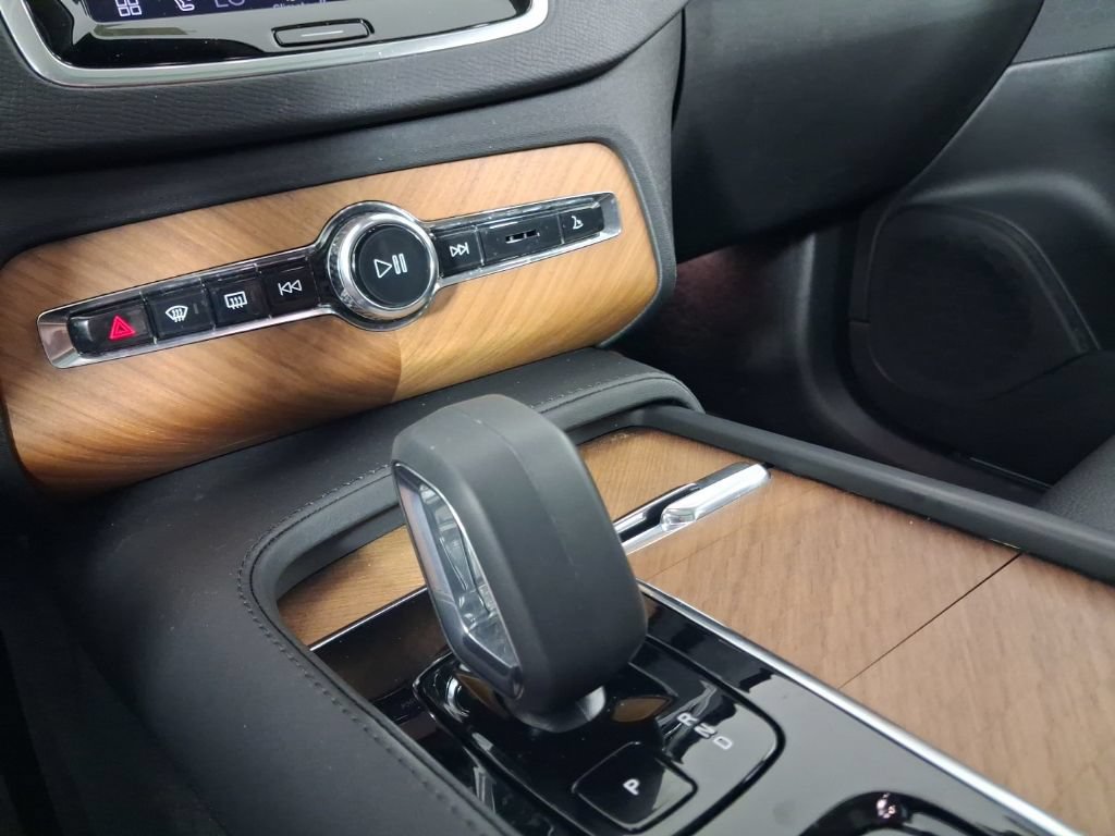 Certified 2025 Volvo XC90 T8 Plus w/ Protection Package AWD/4WD image 28