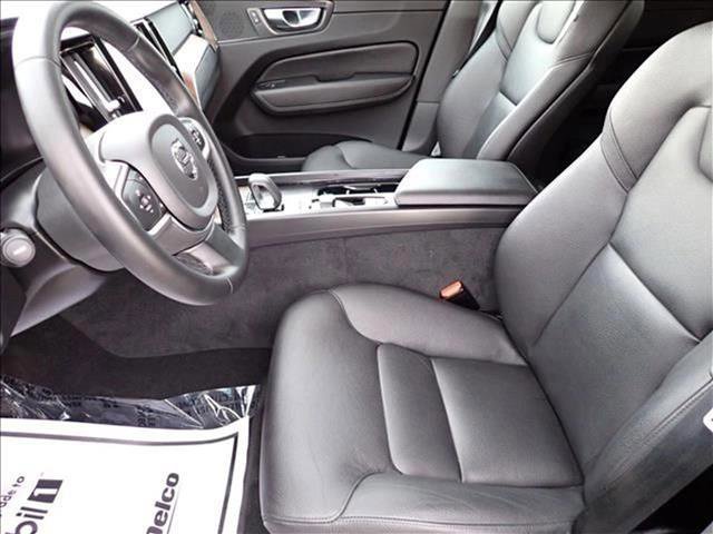 Used 2022 Volvo XC60 B5 Momentum image 14