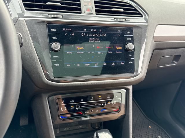 Used 2024 Volkswagen Tiguan SE w/ Panoramic Sunroof Package AWD/4WD image 33