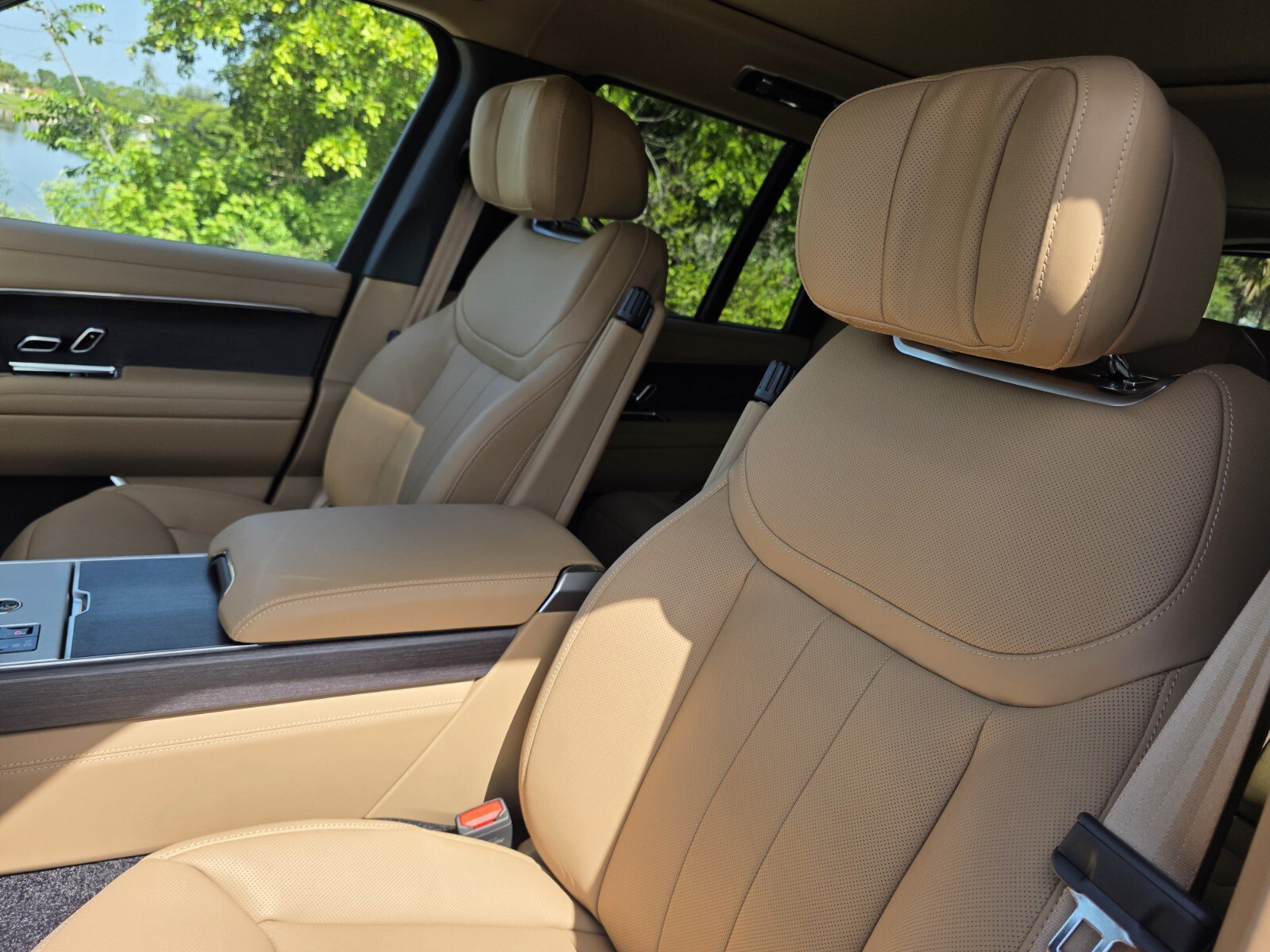 New 2026 Land Rover Range Rover Autobiography AWD/4WD image 11