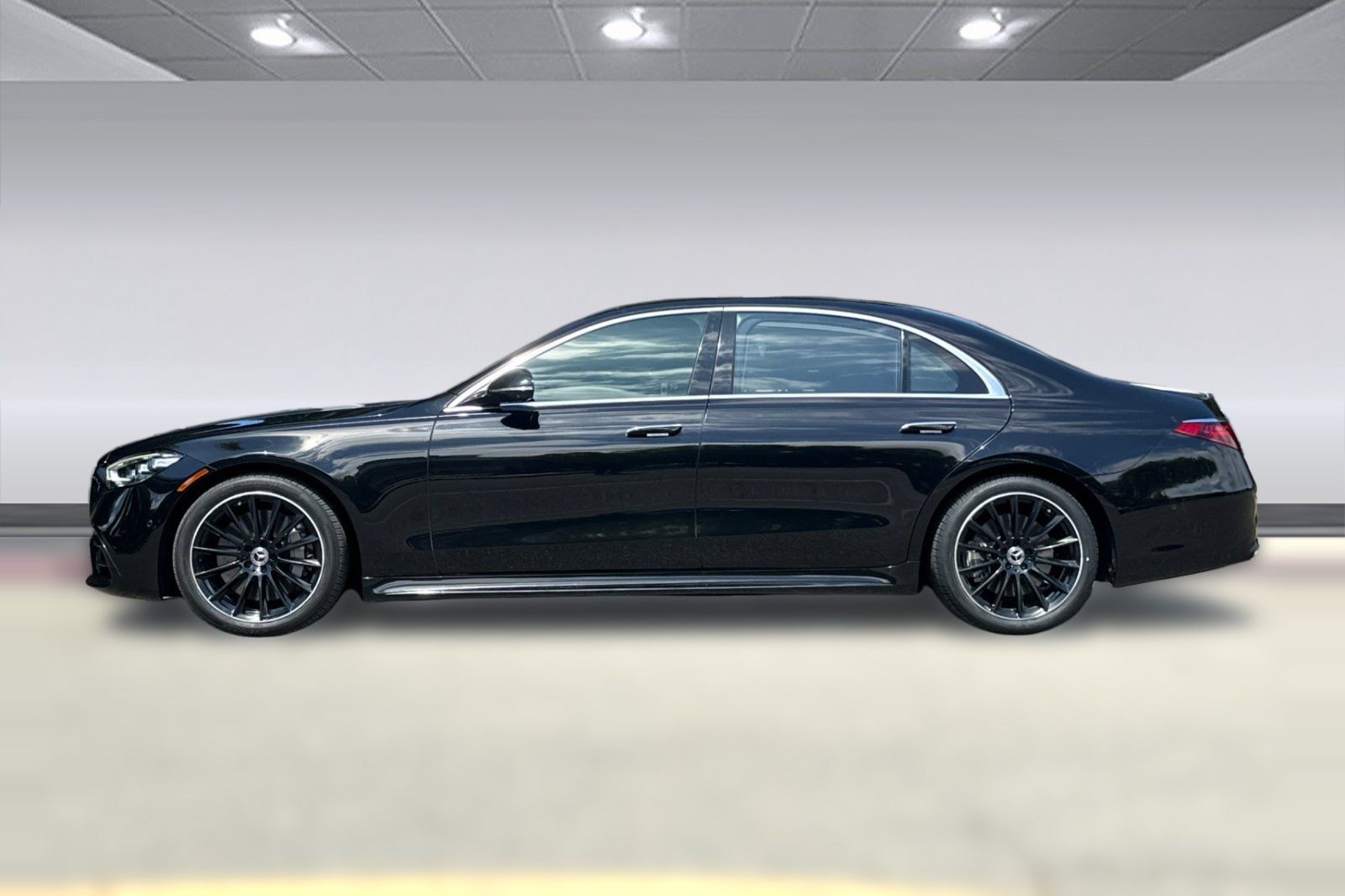 Certified 2022 Mercedes-Benz S 500 4MATIC image 2