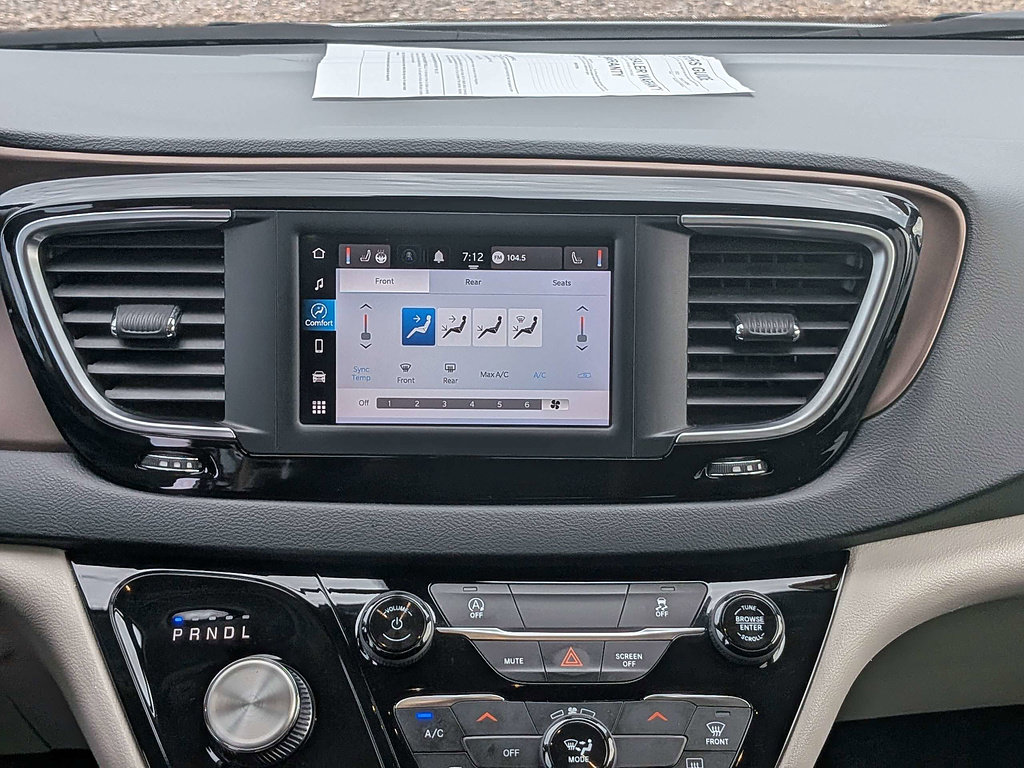 Certified 2022 Chrysler Voyager LX FWD image 17