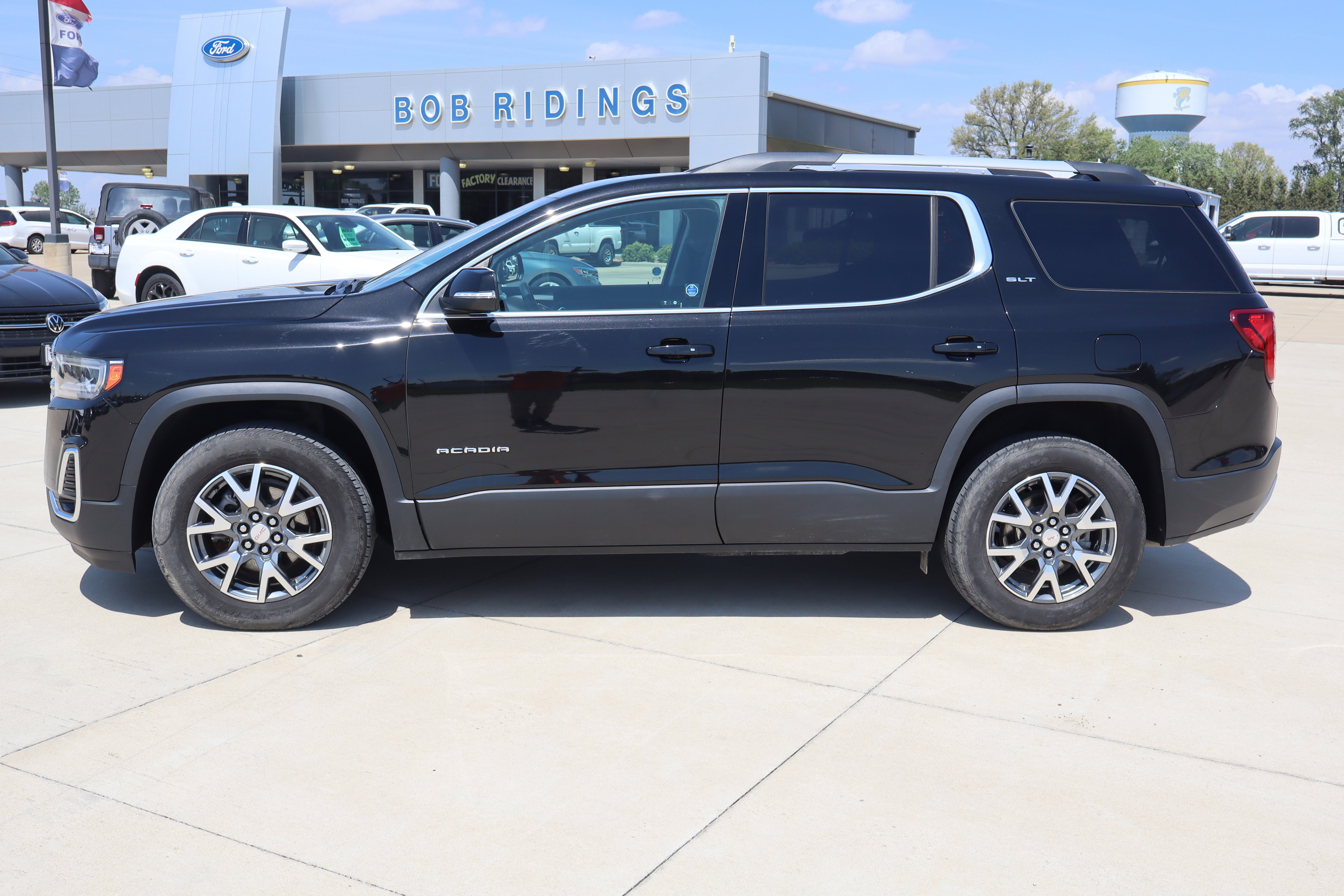Used 2023 GMC Acadia SLT w/ Preferred Package AWD/4WD image 9