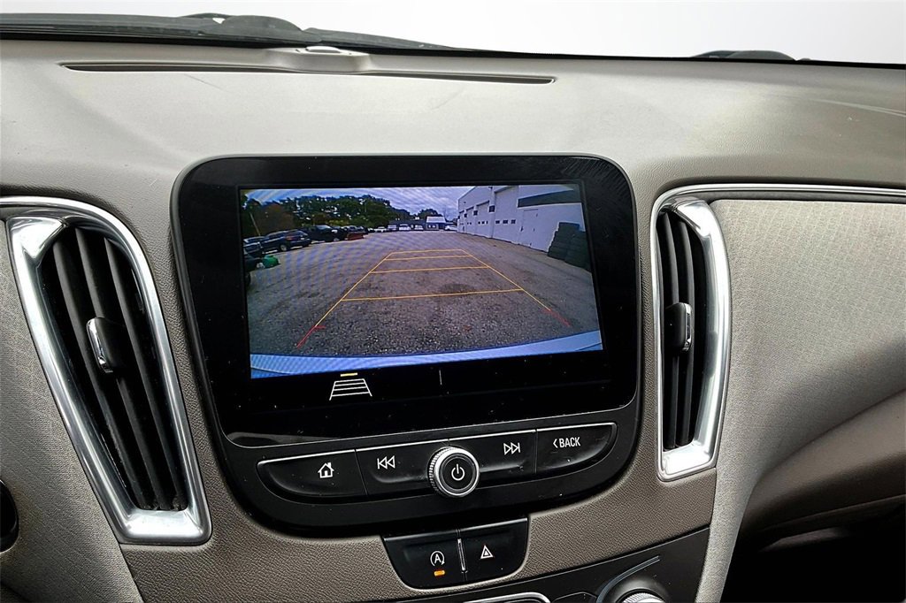 Used 2020 Chevrolet Malibu LT image 14
