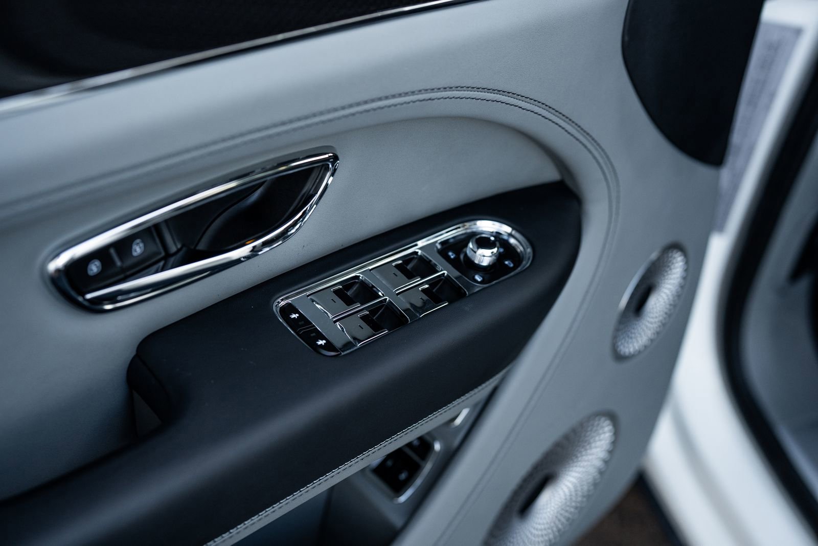 Certified 2025 Bentley Bentayga image 17