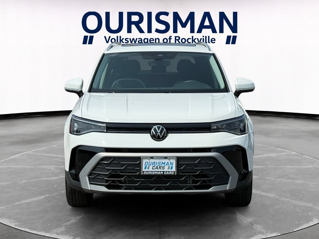 Used 2025 Volkswagen Taos SE w/ Panoramic Sunroof Package AWD/4WD image 8