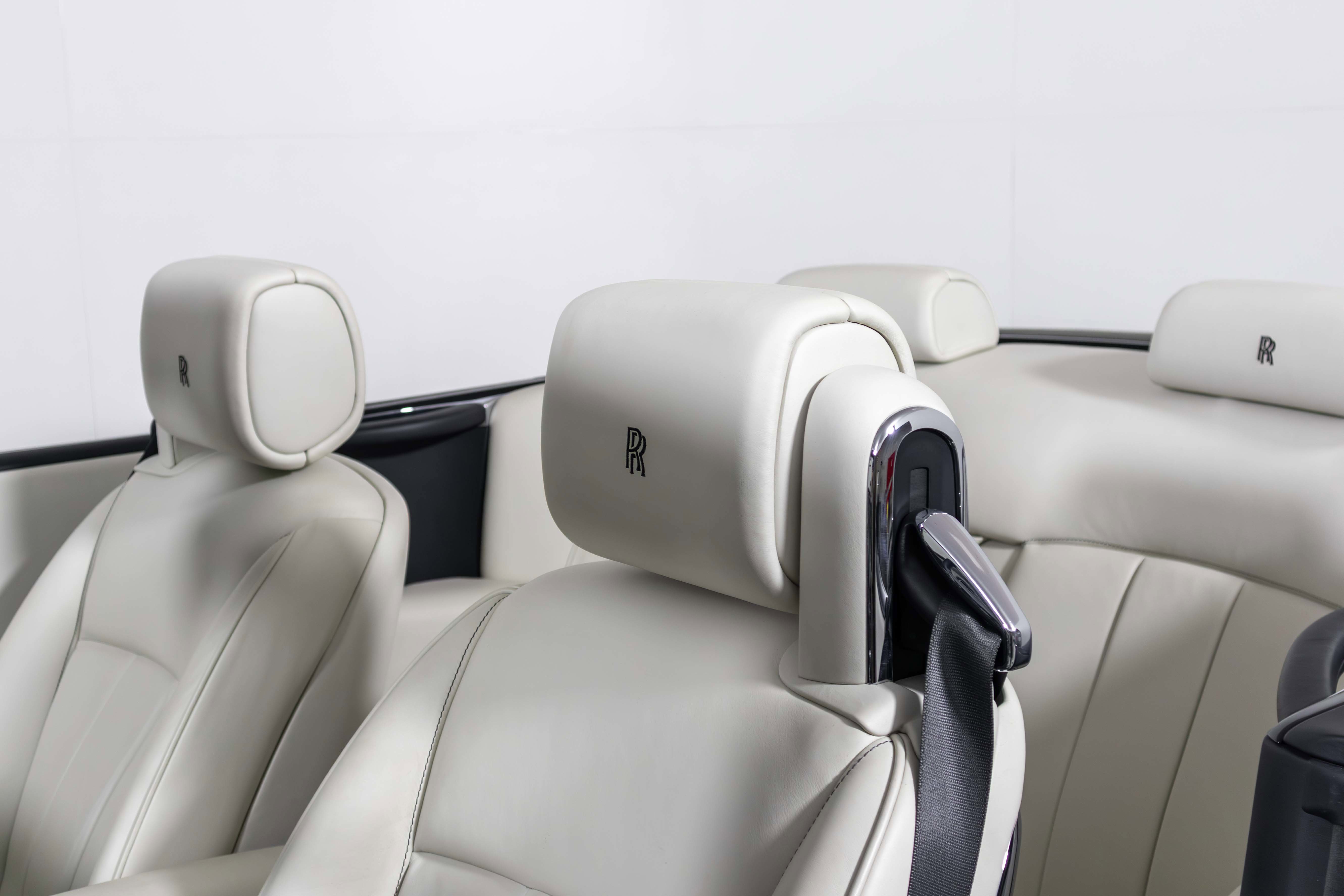 Used 2013 Rolls-Royce Phantom Drophead Coupe image 35