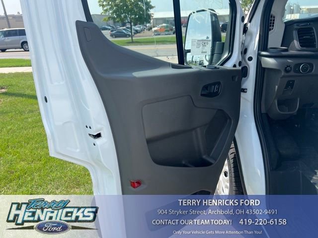 New 2023 Ford E-Transit Medium Roof RWD image 13
