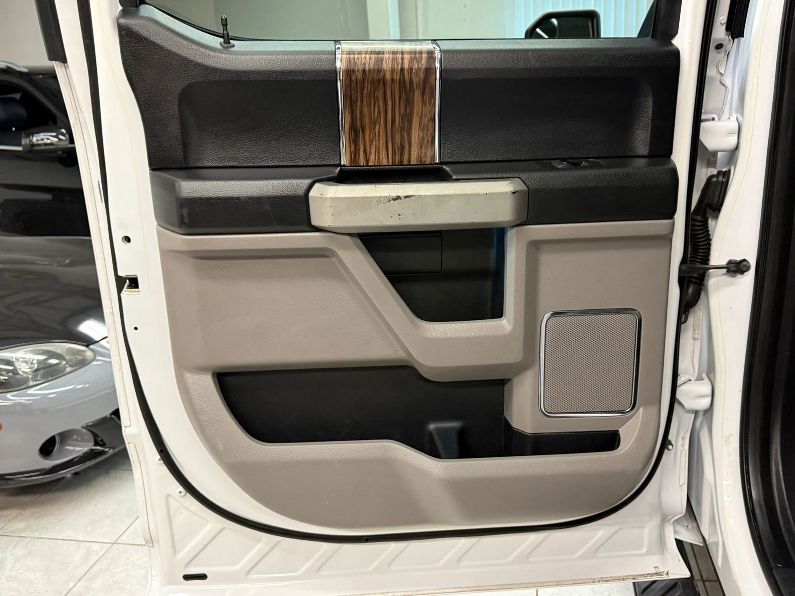 Used 2018 Ford F150 Lariat w/ Trailer Tow Package image 16