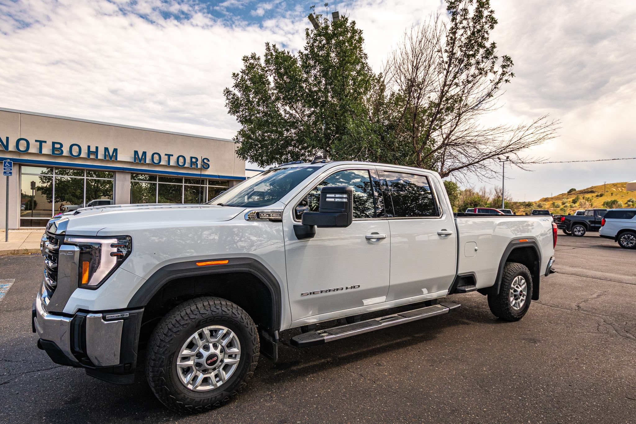 Used 2024 GMC Sierra 2500 SLE w/ SLE Convenience Package AWD/4WD image 3