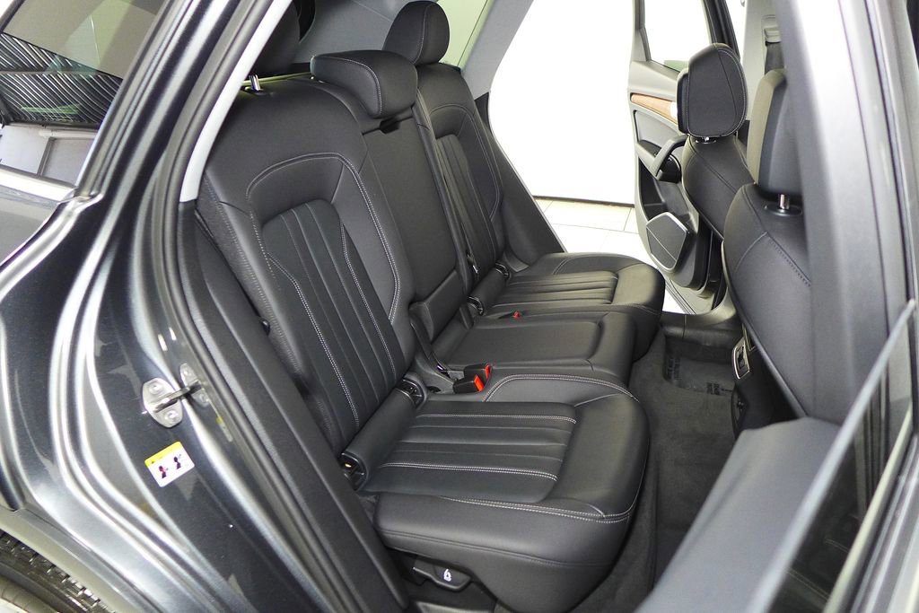 Used 2023 Audi Q5 2.0T Premium w/ Convenience Package AWD/4WD image 20