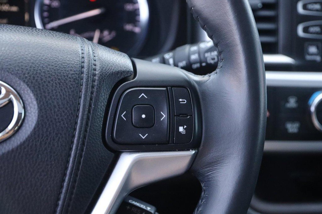 Used 2014 Toyota Highlander Limited AWD/4WD image 28