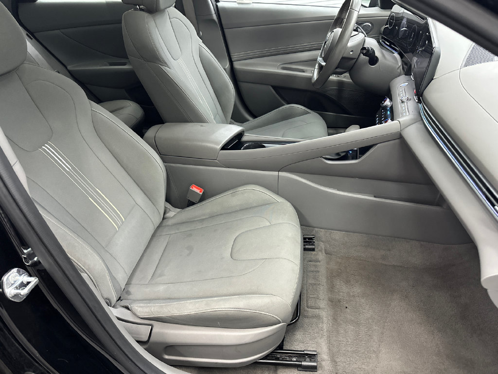 Used 2025 Hyundai Elantra SEL FWD image 13