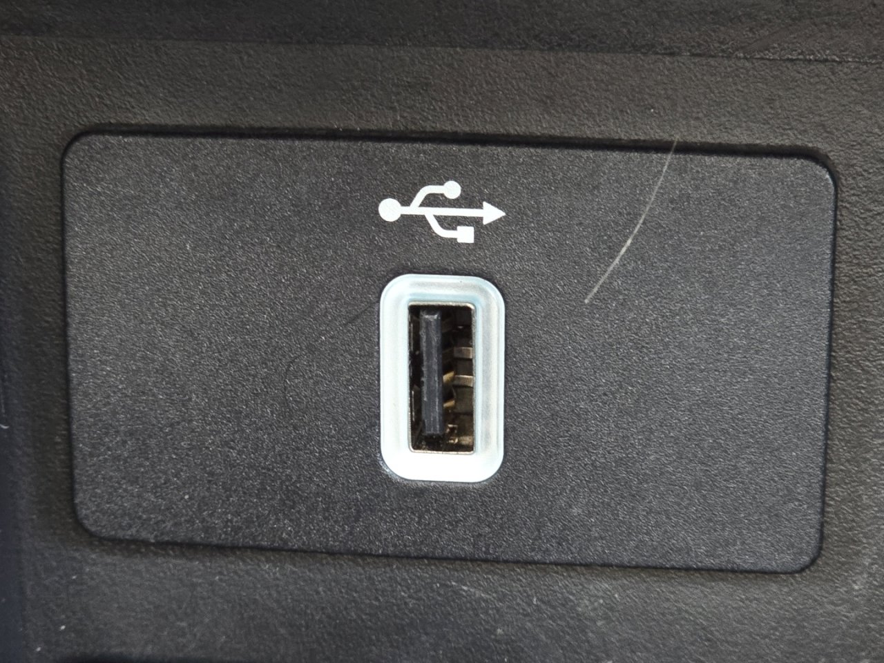 Used 2019 Ford Explorer XLT w/ Equipment Group 202A image 9