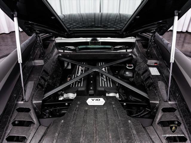 Used 2019 Lamborghini Huracan LP 580-2 RWD image 13