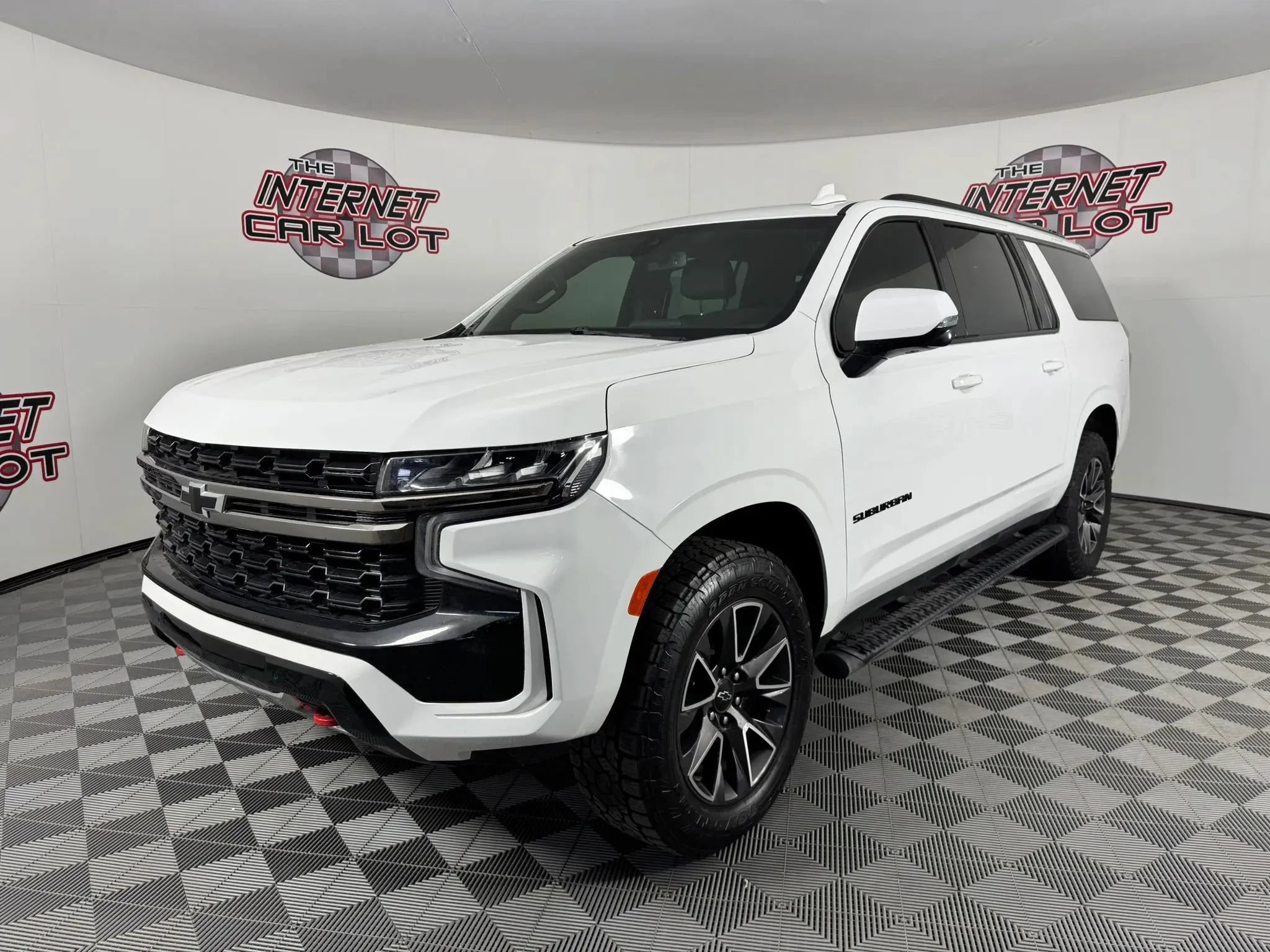 Used 2022 Chevrolet Suburban Z71 w/ Luxury Package AWD/4WD image 3