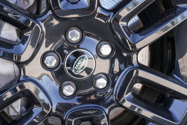 Used 2023 Land Rover Defender 90 X-Dynamic SE image 88