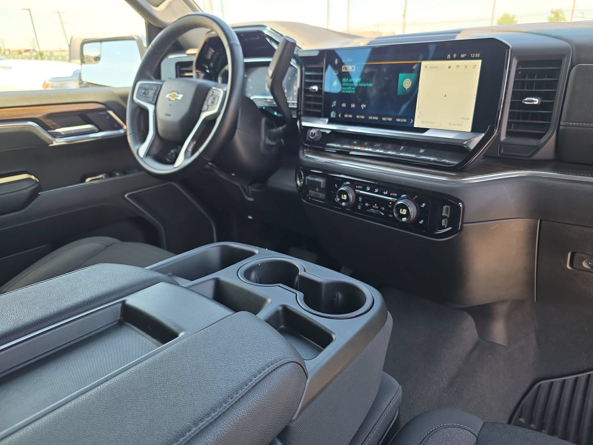 Used 2025 Chevrolet Silverado 1500 LT AWD/4WD image 16