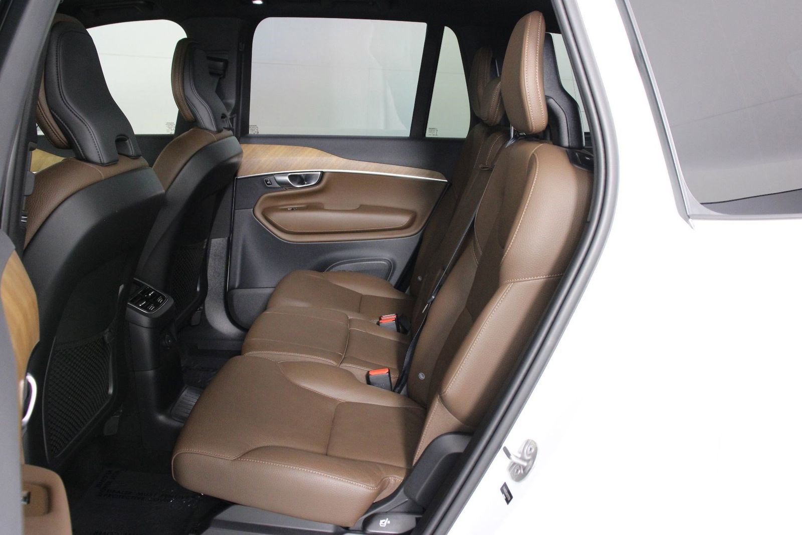 Certified 2024 Volvo XC90 T8 Plus AWD/4WD image 32